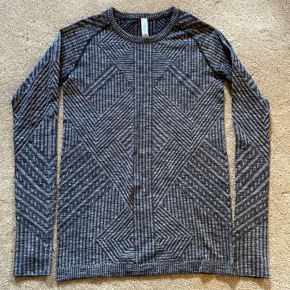 Rare lululemon geometric print top